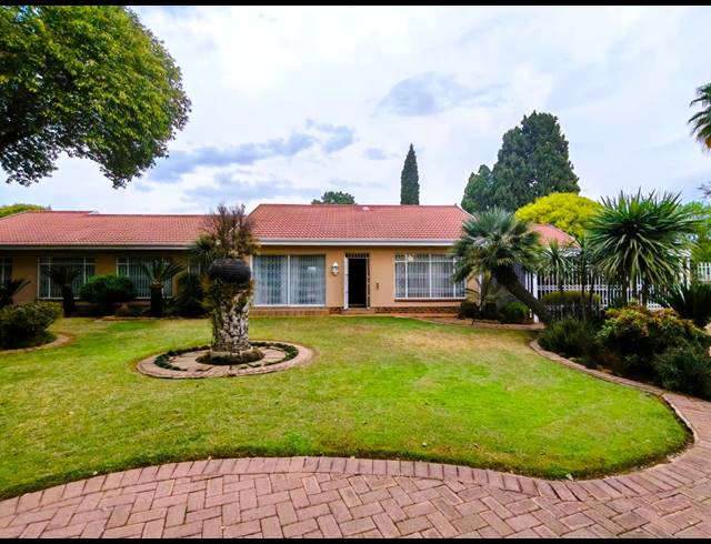 4 BEDROOM HOUSE FOR SALE IN THREE RIVERS EAST